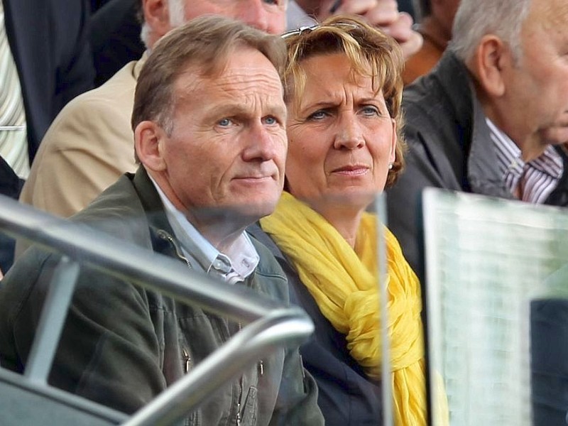 Auch die BVB-Spitze um Aki Watzke und Michael Zorc sah sich das Saisonfinale in Wuppertal an.