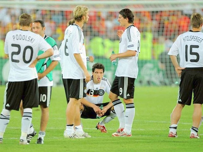 Michael Ballack und Teamkollegen sind nach dem 2. Platz bei der EM 2008 enttäuscht.