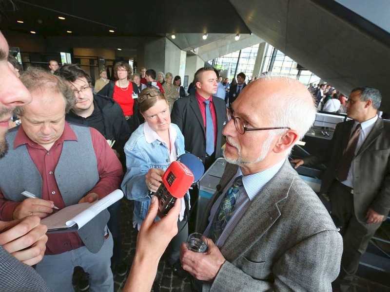 RUB Ruhr Uni Bochum scheitert im Excellelenzwettbewerb um den Status einer Excellenz - Uni Elite - Uni , bekommt dafür aber einen Trostpreis mit einem Cluster?, Foto: Stefan Arend / WAZ Fotopool RUB Ruhr Uni Bochum scheitert im Excellelenzwettbewerb um den Status einer Excellenz - Uni Elite - Uni , bekommt dafür aber einen Trostpreis mit einem Cluster?, REKTOR DER RUHR-UNIVERSITÄT BOCHUM , PROF. DR. DR. H.C. ELMAR W. WEILER , Foto: Stefan Arend / WAZ Fotopool