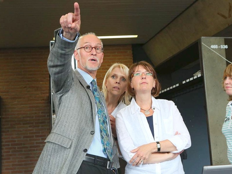 RUB Ruhr Uni Bochum scheitert im Excellelenzwettbewerb um den Status einer Excellenz - Uni Elite - Uni , bekommt dafür aber einen Trostpreis mit einem Cluster?, Foto: Stefan Arend / WAZ Fotopool RUB Ruhr Uni Bochum scheitert im Excellelenzwettbewerb um den Status einer Excellenz - Uni Elite - Uni , bekommt dafür aber einen Trostpreis mit einem Cluster?, REKTOR DER RUHR-UNIVERSITÄT BOCHUM , PROF. DR. DR. H.C. ELMAR W. WEILER , Foto: Stefan Arend / WAZ Fotopool