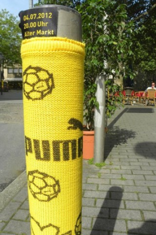 Überall im Stadtgebiet weisen gelbe Werbebanner auf den neuen Ausrüster Puma  für den BvB hin. Am 4. Juli wird das neue Trikot präsentiert.