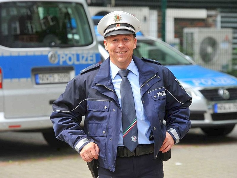 Neue Polizeiuniformen am Montag, 09.07.2012 in Recklinghausen. Im Polizeipräsidium stellte die Polizei die neue Dienstuniform vor. Im Bild PK Jörg Borreck.Foto: Joachim Kleine-Büning/WAZ FotoPool