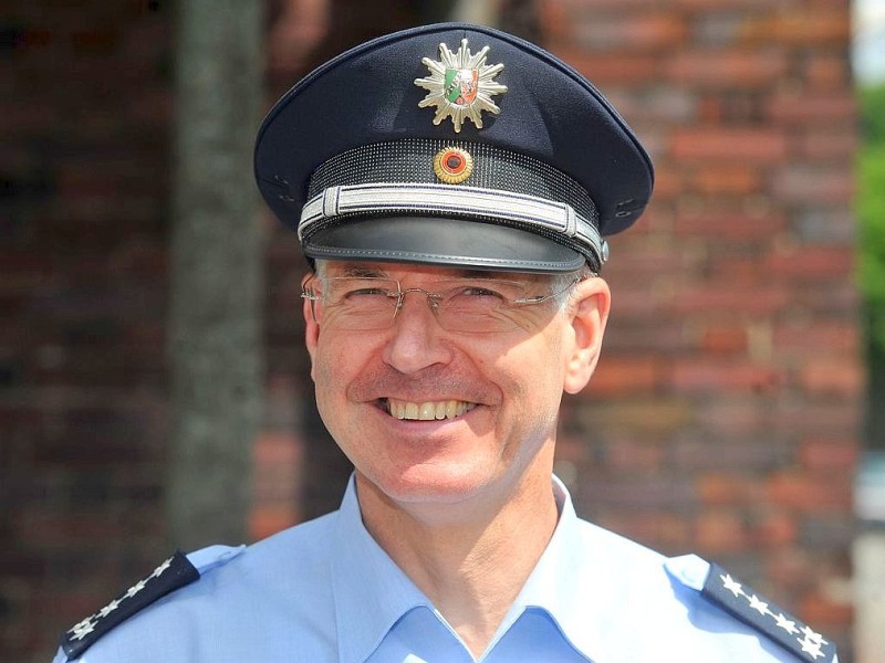 Neue Polizeiuniformen am Montag, 09.07.2012 in Recklinghausen. Im Polizeipräsidium stellte die Polizei die neue Dienstuniform vor. Im Bild der Leiter der Dienststelle RE, Michael Zachäus.Foto: Joachim Kleine-Büning/WAZ FotoPool