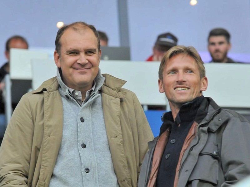 2. Fussball Bundesliga: SC Paderborn - 1. FC Köln 1:2 (0:1). Jörg Schmadtke, der Manager von Hannover 96, war Ehrengast auf der Tribüne.