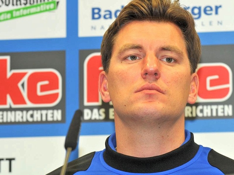 2. Fussball Bundesliga: SC Paderborn - 1. FC Köln 1:2 (0:1): Paderborns Trainer Stephan Schmidt bei der Pressekonferenz.