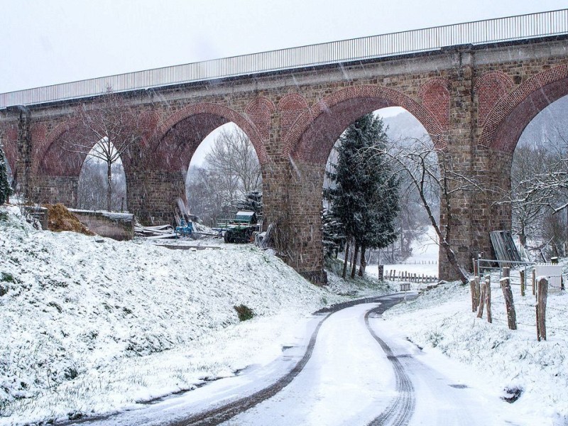 Schnee entlang der Bredenscheider Straßein Hattingen.