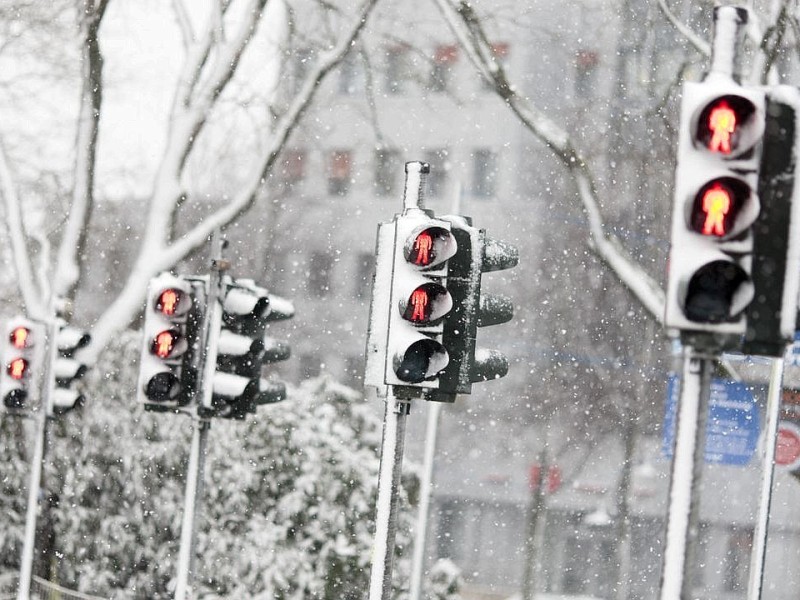 Winterwetter in der Innenstadt in Moers am Freitag, 07.12.2012. Foto: Bernd Lauter/WAZ FotoPool