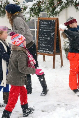 Am Freitagtag, den 07.12.2012 in Kleve schneite es gewaltig.Foto: Heinz Holzbach WAZ FotoPool