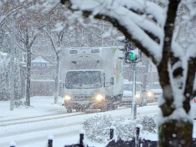 Am Freitagtag, den 07.12.2012 in Kleve schneite es gewaltig.Foto: Heinz Holzbach WAZ FotoPool