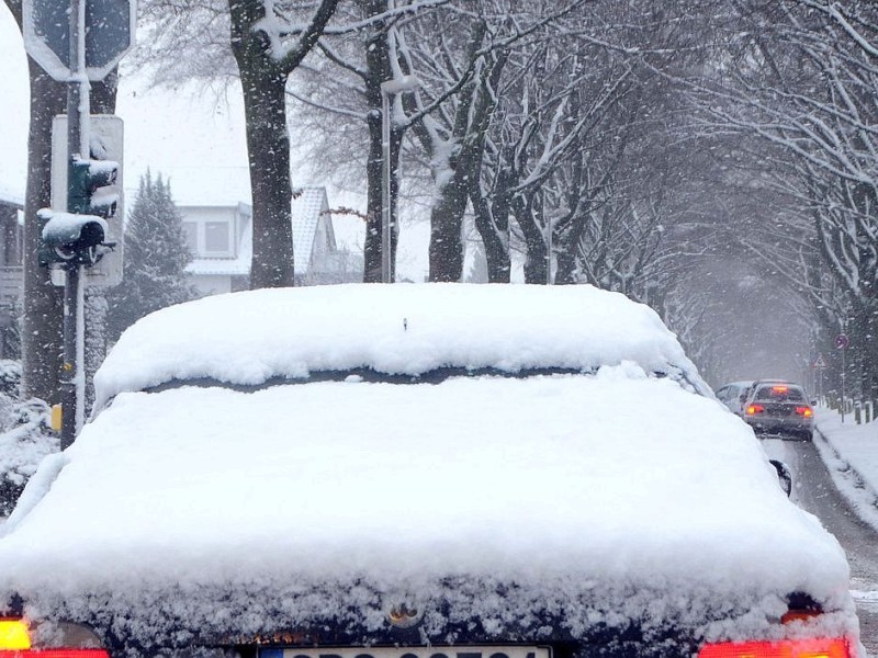 Am Freitagtag, den 07.12.2012 in Kleve schneite es gewaltig.Foto: Heinz Holzbach WAZ FotoPool