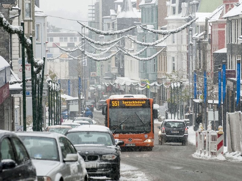 Bus auf Mittelstraße