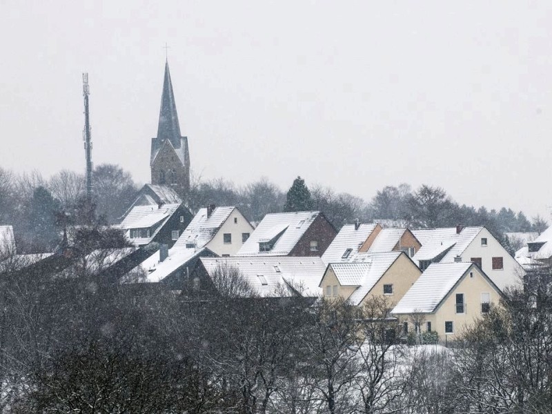 Blick auf Silschede mit Kirche