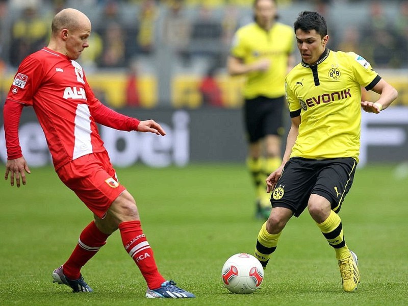 Borussia Dortmund gewinnt vor heimischem Publikum mit 4:2 gegen den FC Augsburg: Für den BVB erzielte Julian Schieber zwei Tore (22., 52.) - außerdem trafen Neven Subotic (64.) und Robert Lewandowski (90.). Für den FC Augsburg waren zwischenzeitlich noch Daniel Baier (43.) und Kevin Vogt (45.) erfolgreich.