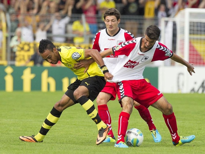 Gegen den SV Wilhemshaven gewinnt das Team von Trainer Jürgen Klopp mit 3:0 und zieht nach einem mühevollen Spiel in die nächste Runde des DFB-Pokals ein. Der Regionalligist hielt lange tapfer dagegen. Kevin Großkreutz traf in der 71. Minute für die Borussia, danach markierten Marvin Ducksch (83.) und Robert Lewandowski (90.) Treffer zwei und drei.