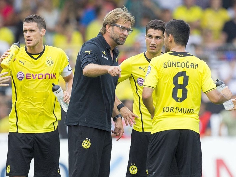 Gegen den SV Wilhemshaven gewinnt das Team von Trainer Jürgen Klopp mit 3:0 und zieht nach einem mühevollen Spiel in die nächste Runde des DFB-Pokals ein. Der Regionalligist hielt lange tapfer dagegen. Kevin Großkreutz traf in der 71. Minute für die Borussia, danach markierten Marvin Ducksch (83.) und Robert Lewandowski (90.) Treffer zwei und drei.