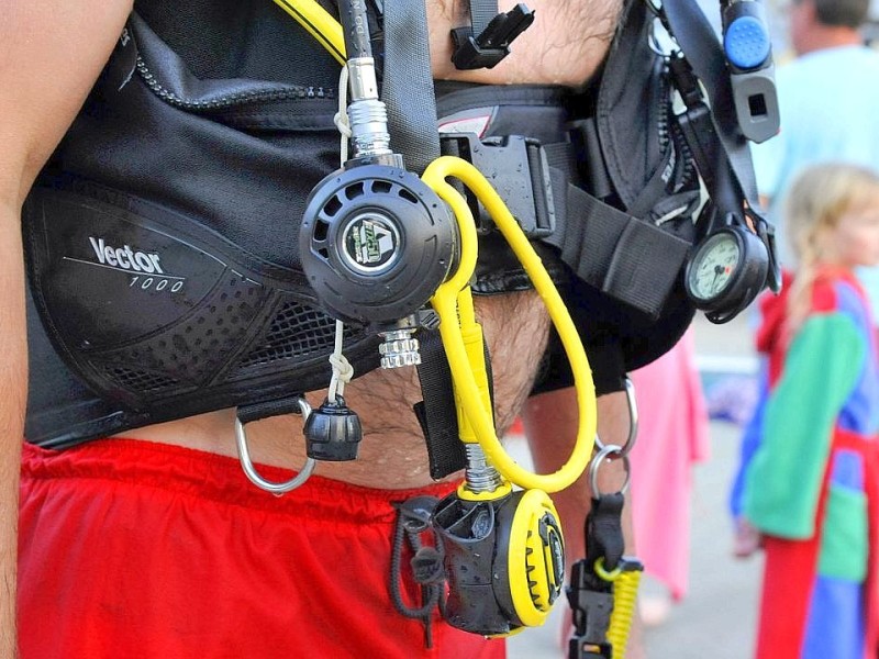 Schnuppertauchen für Kids bei den Tauchsportfreunden Herdecke im Freibad an der Hengsteyseestraße.Foto: Jürgen Theobald