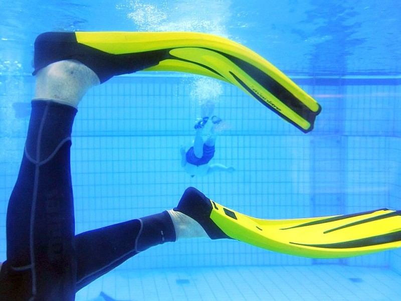 Schnuppertauchen für Kids bei den Tauchsportfreunden Herdecke im Freibad an der Hengsteyseestraße.Foto: Jürgen Theobald