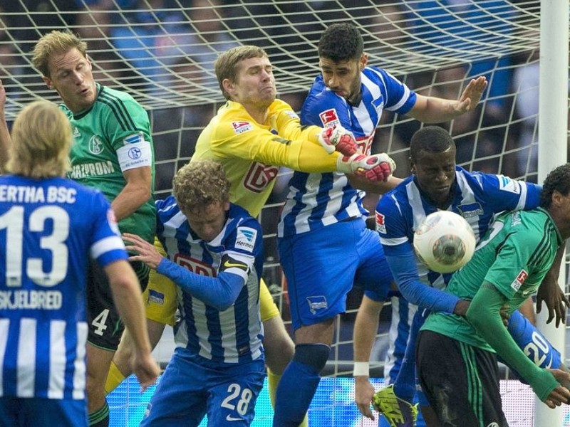 Schalke 04 hat den direkten Tabellennachbarn Hertha BSC besiegt.