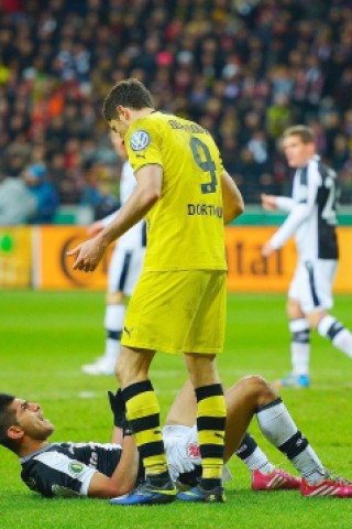 Frankfurt musste sich trotz guter Leistung in einem ausgeglichen Spiel zweier Fußball-Bundesligisten spät mit 0:1 (0:0) geschlagen geben