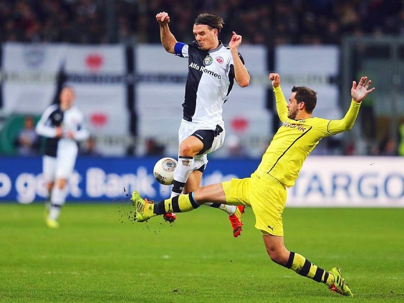 Frankfurt musste sich trotz guter Leistung in einem ausgeglichen Spiel zweier Fußball-Bundesligisten spät mit 0:1 (0:0) geschlagen geben