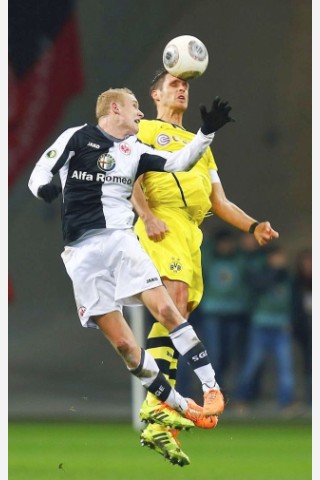 Frankfurt musste sich trotz guter Leistung in einem ausgeglichen Spiel zweier Fußball-Bundesligisten spät mit 0:1 (0:0) geschlagen geben