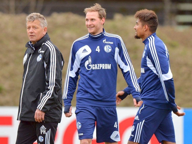 Training FC Schalke 04 am Donnerstag, 13.02.2014 in Gelsenkirchen.Im Bild Schalkes Kapitän Benedikt HöwedesFoto: Joachim Kleine-Büning/WAZ FotoPool