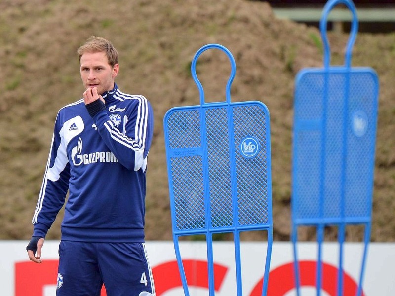 Training FC Schalke 04 am Donnerstag, 13.02.2014 in Gelsenkirchen.Im Bild Schalkes Kapitän Benedikt HöwedesFoto: Joachim Kleine-Büning/WAZ FotoPool