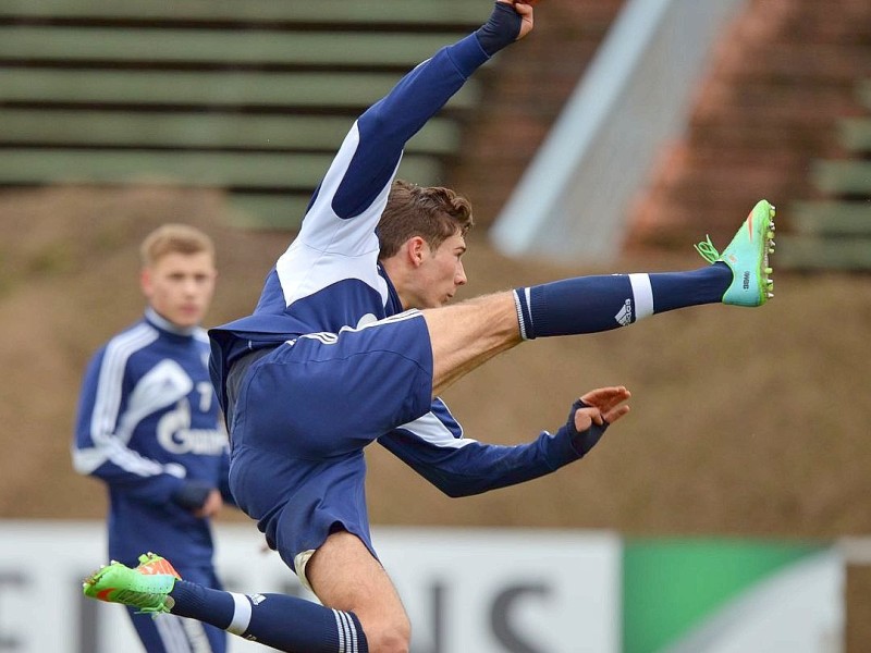 Training FC Schalke 04 am Donnerstag, 13.02.2014 in Gelsenkirchen.Im Bild Schalkes Leon GoretzkaFoto: Joachim Kleine-Büning/WAZ FotoPool