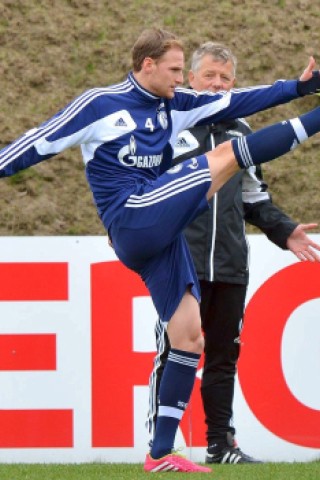 Training FC Schalke 04 am Donnerstag, 13.02.2014 in Gelsenkirchen.Im Bild Schalkes Kapitän Benedikt HöwedesFoto: Joachim Kleine-Büning/WAZ FotoPool