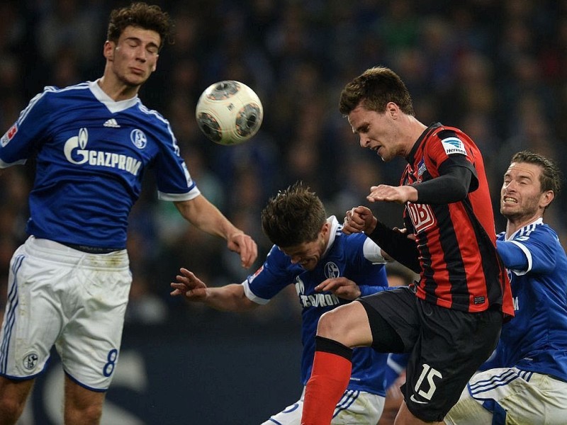 Die königsblauen Tore erzielten Chinedu Obasi und Klaas-Jan Huntelaar.