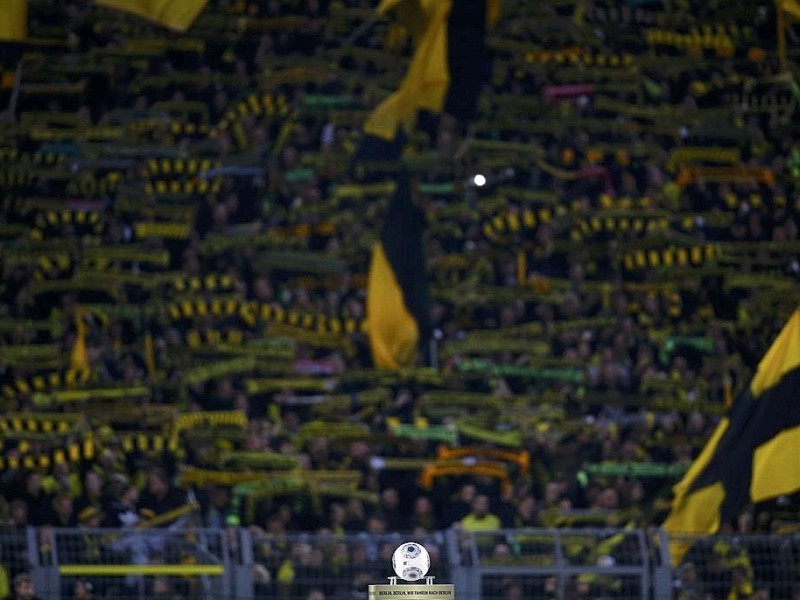 Der BVB schlägt den VfL Wolfsburg im DFB-Pokal-Halbfinale mit 2:0. Die Impressionen aus dem Signal Iduna Park.