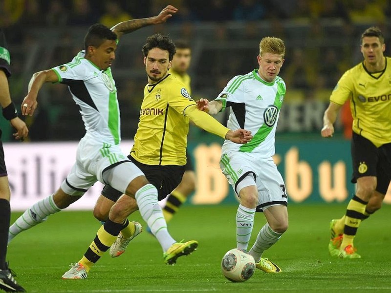 Der BVB schlägt den VfL Wolfsburg im DFB-Pokal-Halbfinale mit 2:0. Die Impressionen aus dem Signal Iduna Park.