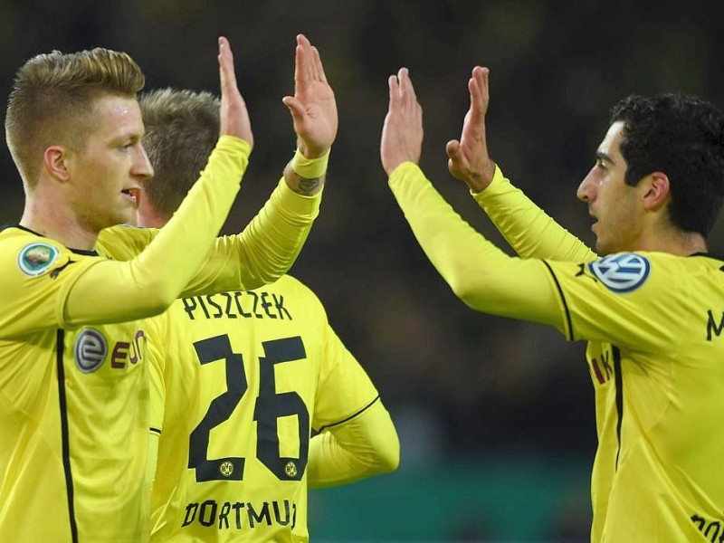 Der BVB schlägt den VfL Wolfsburg im DFB-Pokal-Halbfinale mit 2:0. Die Impressionen aus dem Signal Iduna Park.