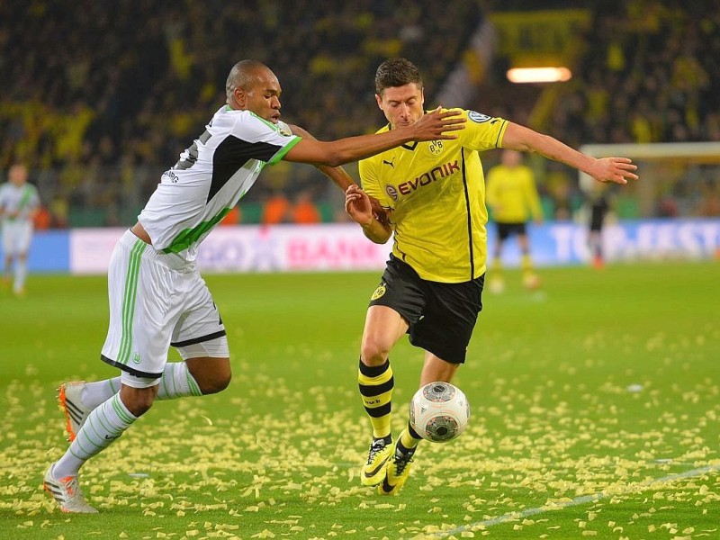 Der BVB schlägt den VfL Wolfsburg im DFB-Pokal-Halbfinale mit 2:0. Die Impressionen aus dem Signal Iduna Park.