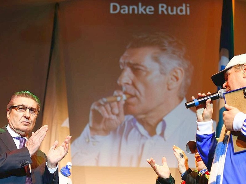 ...  in den Schalker Fanclub-Verband aufgenommen worden.