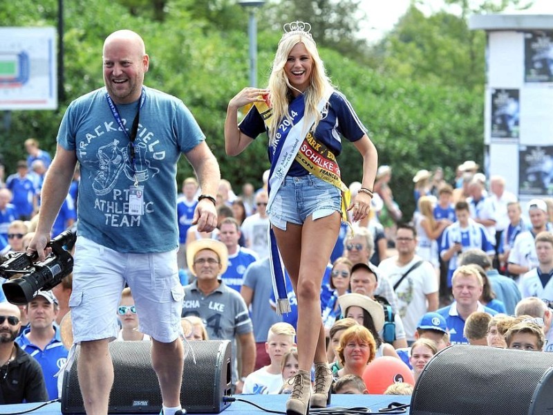 Sie ist die neue Miss Schalke: Ina Heinrichs (19) aus Recklinghausen ist die amtierende Miss Schalke 2014.