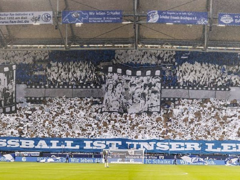 Fußball ist unser Leben. Am 30.08.2014 entstand in der Nordkurve diese äußerst aufwendige und beeindruckende Choreografie.