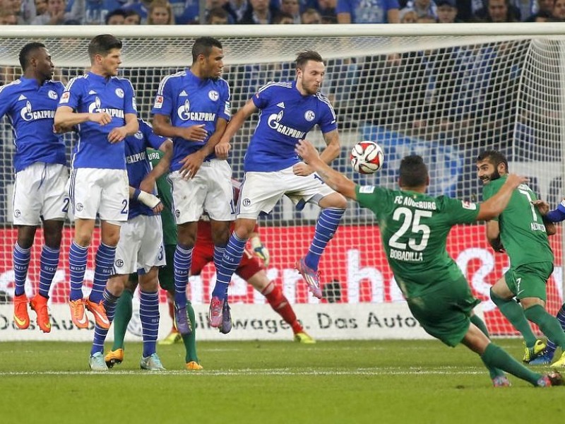 Schalke 04 feierte einen wichtigen, allerdings auch glücklichen 1:0-Sieg gegen den FC Augsburg - und musste diesen Sieg teuer bezahlen: Julian Draxler verletzte sich wohl schwer am Oberschenkel.