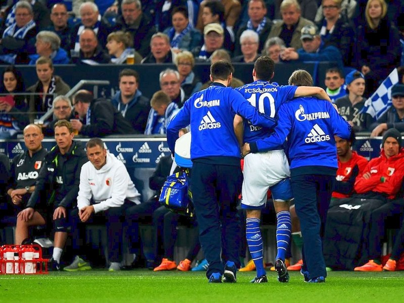 Schalke 04 feierte einen wichtigen, allerdings auch glücklichen 1:0-Sieg gegen den FC Augsburg - und musste diesen Sieg teuer bezahlen: Julian Draxler verletzte sich wohl schwer am Oberschenkel.