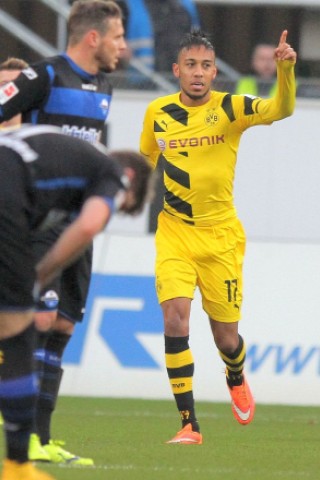 Der SC Paderborn und Borussia Dortmund trennen sich am 12. Spieltag der Fußball-Bundesliga mit einem 2:2. Die Bilder vom Spiel in Paderborn.