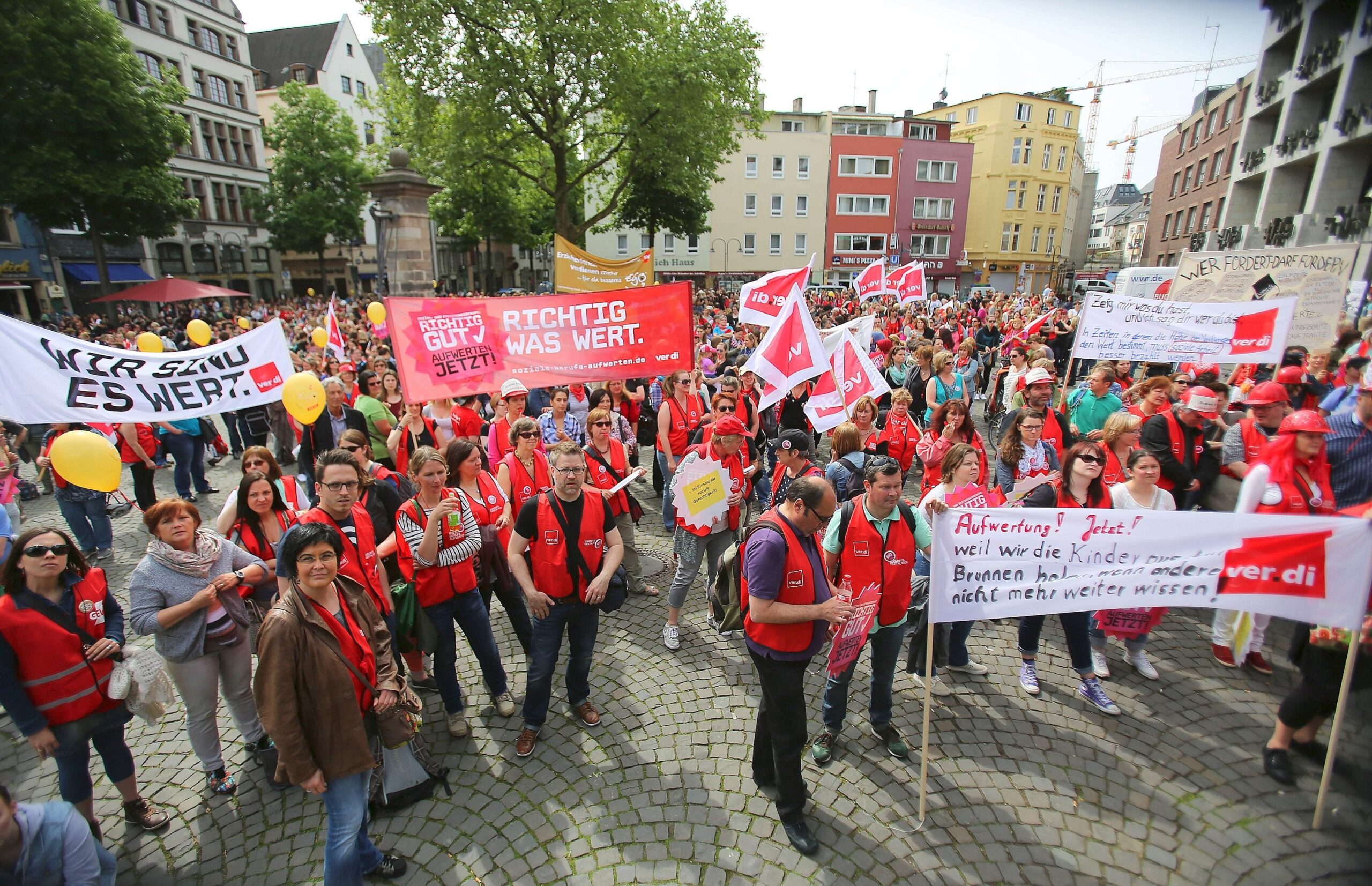 ... beteiligen sich landesweit rund 10.000 Beschäftigte...