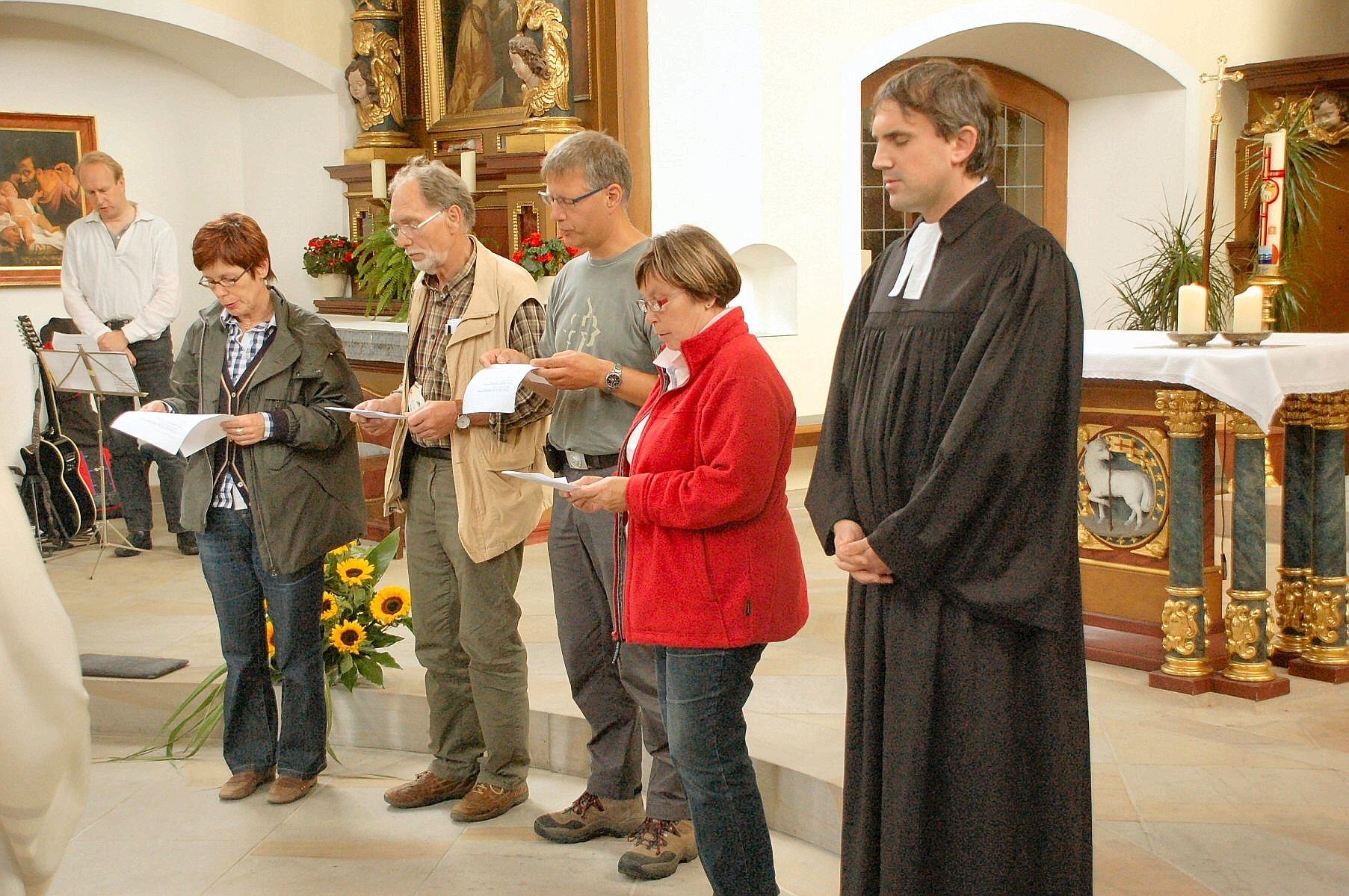 Der 25. Juli ist seit dem achten Jahrhundert Festtag für den Apostel Jakobus. Dass die Pilgergemeinde aus Lünen und Umgebung ihn am vergangenen Samstag schon zwei Tage früher feierte, hatte organisatorische Gründe. Denn nicht nur Rentner, sondern auch Menschen, die im Arbeitsleben stehen, sollten mit eingeschlossen werden. Dass sich dann aber so viele Pilger einfanden, die an der zwölf Kilometer langen Wanderung von Herbern nach Werne teilnahmen, überraschte selbst „Cheforganisator“ Horst Störmer.