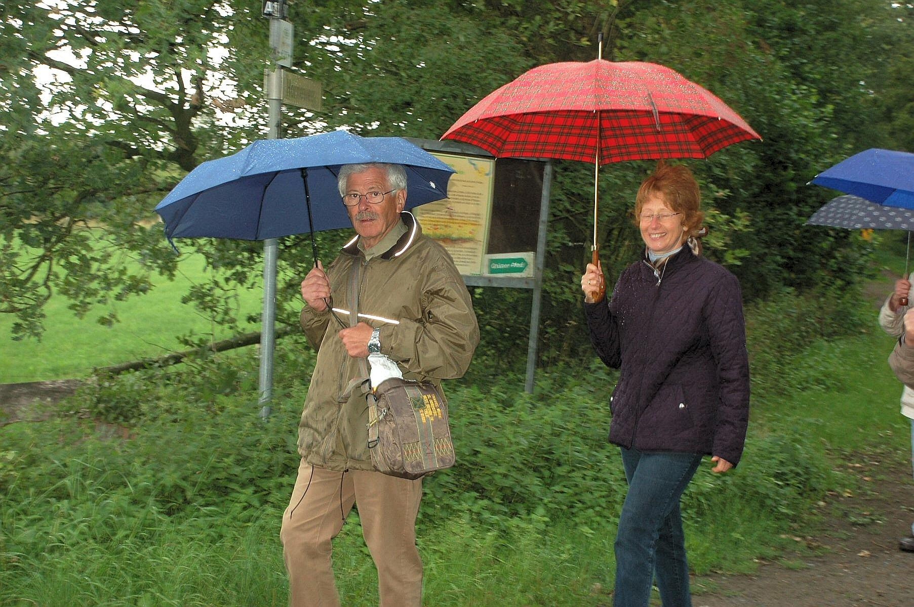 Der 25. Juli ist seit dem achten Jahrhundert Festtag für den Apostel Jakobus. Dass die Pilgergemeinde aus Lünen und Umgebung ihn am vergangenen Samstag schon zwei Tage früher feierte, hatte organisatorische Gründe. Denn nicht nur Rentner, sondern auch Menschen, die im Arbeitsleben stehen, sollten mit eingeschlossen werden. Dass sich dann aber so viele Pilger einfanden, die an der zwölf Kilometer langen Wanderung von Herbern nach Werne teilnahmen, überraschte selbst „Cheforganisator“ Horst Störmer.