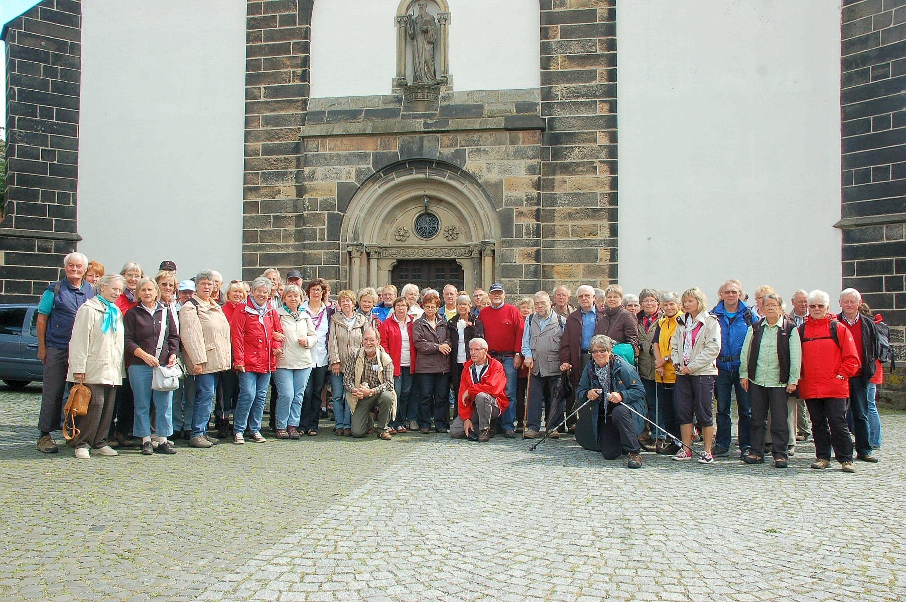 Der 25. Juli ist seit dem achten Jahrhundert Festtag für den Apostel Jakobus. Dass die Pilgergemeinde aus Lünen und Umgebung ihn am vergangenen Samstag schon zwei Tage früher feierte, hatte organisatorische Gründe. Denn nicht nur Rentner, sondern auch Menschen, die im Arbeitsleben stehen, sollten mit eingeschlossen werden. Dass sich dann aber so viele Pilger einfanden, die an der zwölf Kilometer langen Wanderung von Herbern nach Werne teilnahmen, überraschte selbst „Cheforganisator“ Horst Störmer.