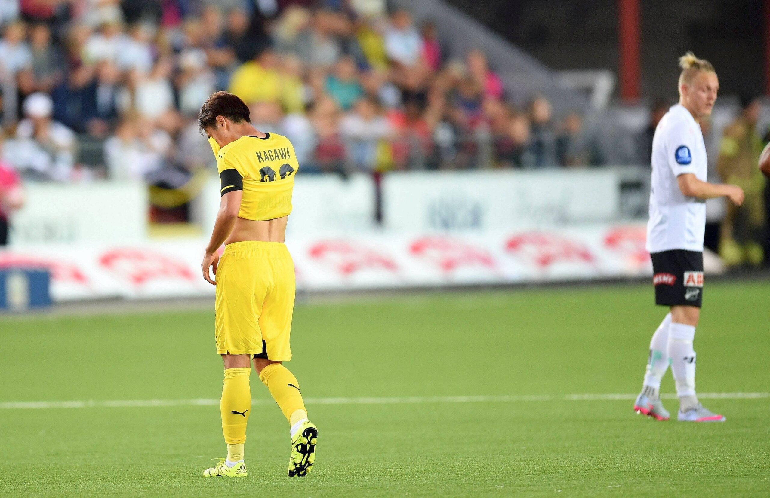 Odds BK erwischte die Borussia zunächst eiskalt: Nach 22 Minuten stand es 0:3 aus Sicht des BVB. Einziger Lichtblick in der ersten Halbzeit: Pierre-Emerick Aubameyang traf zum 1:3 (34.). In der zweiten Hälfte konnten sich die Dortmunder dann aber doch zurückkämpfen (Kagawa 47./ Aubameyang 76.), bevor Henrikh Mkhitaryan in der 84. Minute den Siegtreffer markierte.