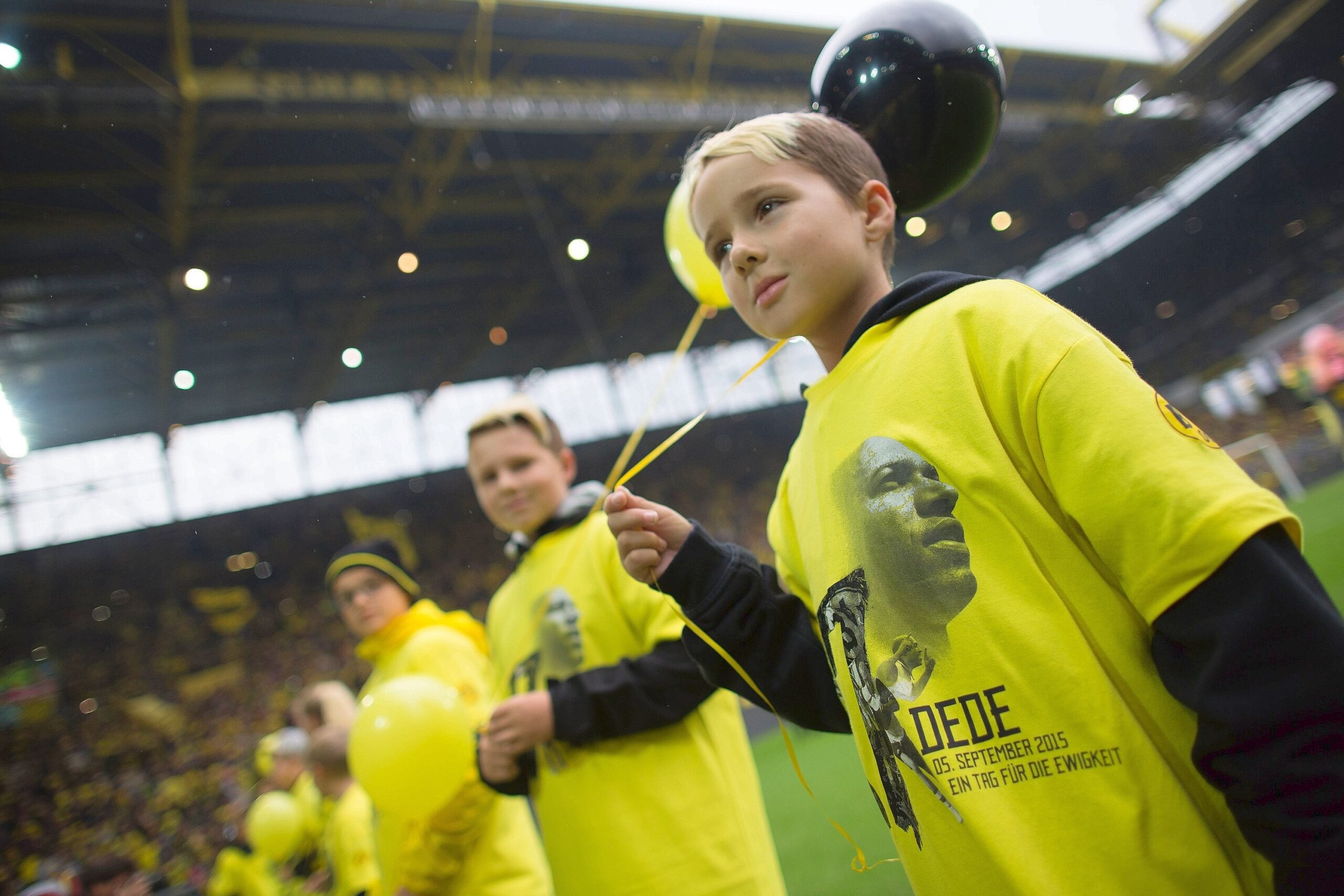 Leonardo Dede wird von den Fans und Weggefährten gefeiert.