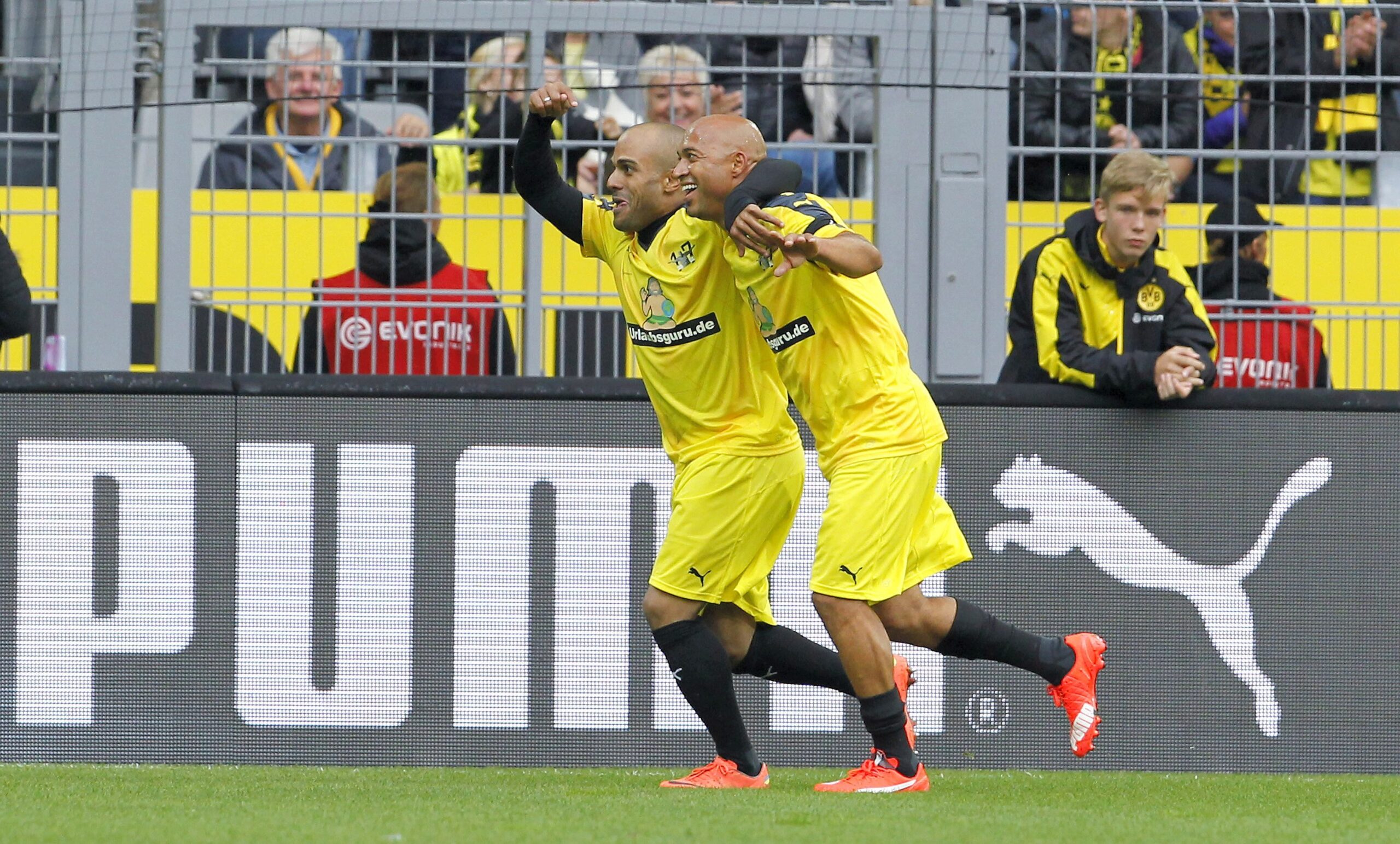 Beim Abschiedsspiel von Leonardo Dede kamen viele ehemalige BVB- und Bundesliga-Stars zusammen, um den Brasilianer zu feiern.