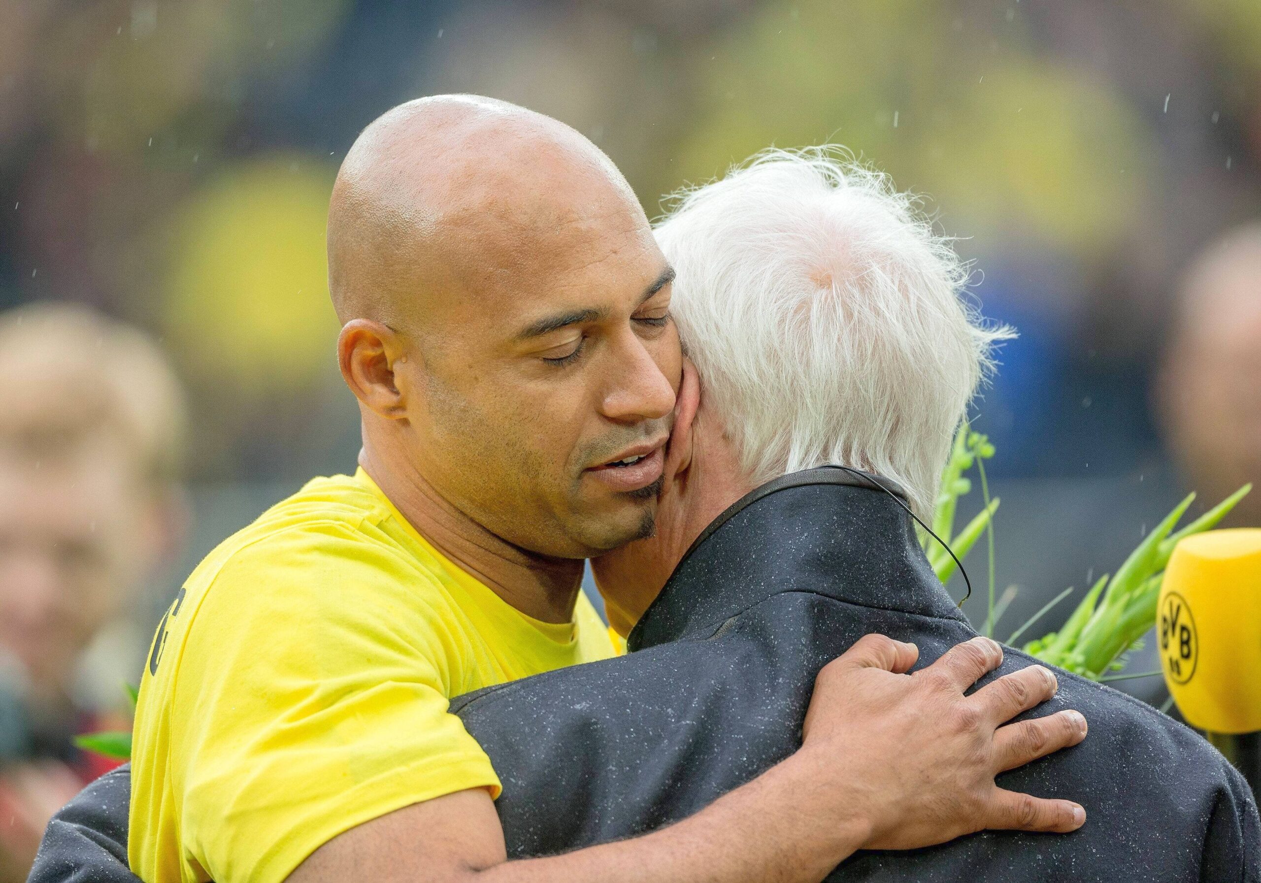 Beim Abschiedsspiel von Leonardo Dede kamen viele ehemalige BVB- und Bundesliga-Stars zusammen, um den Brasilianer zu feiern.