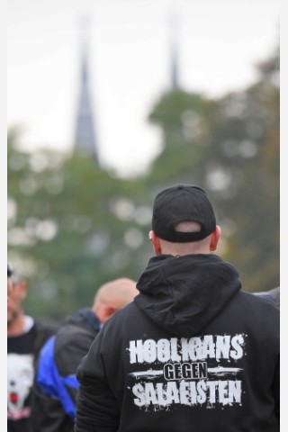 Was das Nummernschild ist am Auto, ist der Shirt-Aufdruck bei Demos.