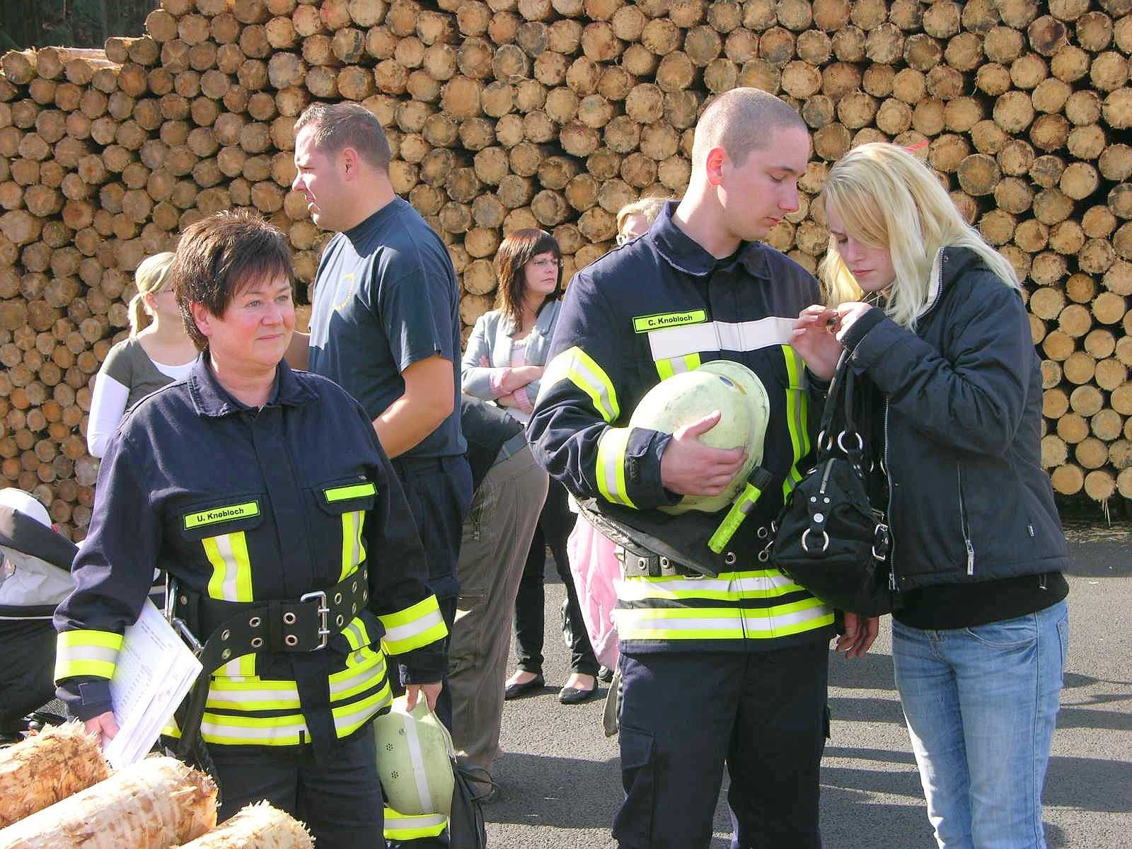 Seit 1991 wird im Hochsauerlandkreis der Leistungsnachweis der Feuerwehren nach den Richtlinien des Feuerwehrverbandes durchgeführt. Die Löschgruppe Berge der Freiwilligen Feuerwehr Meschede war am Samstag Ausrichter dieser fast schon traditionellen mittlerweile 21. Veranstaltung.